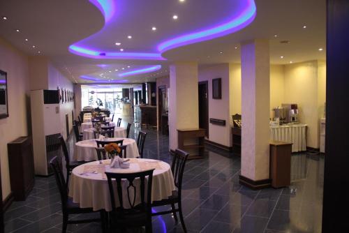 Reštaurácia alebo iné gastronomické zariadenie v ubytovaní Susuzlu Seckin Hotel