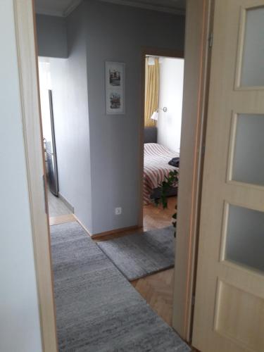 Ένα ή περισσότερα κρεβάτια σε δωμάτιο στο Apartament Telimena
