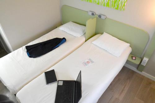 Katil atau katil-katil dalam bilik di ibis budget Rouen Parc des Expos Zenith