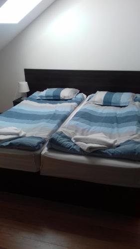 two beds sitting next to each other in a bedroom at TES Rila Park Apartments in Borovets