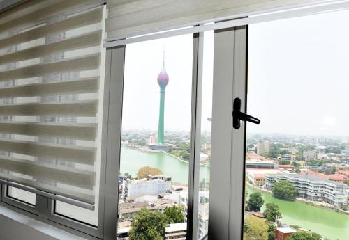 Un balcón o terraza de SkyLounge Apartment 2 Colombo