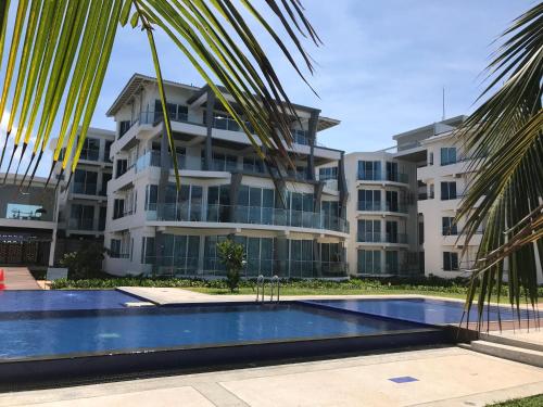 Majoituspaikassa Araliya OceanFront Condos Nilaveli, Trincomalee tai sen lähellä sijaitseva uima-allas