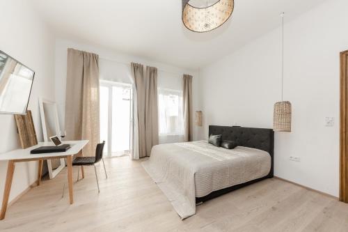 A bed or beds in a room at Schloss Pesenbach Chalet im Freizeitland Feldkirchen an der Donau