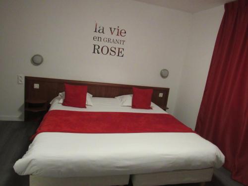 Una cama o camas en una habitación de Citotel Les Sternes