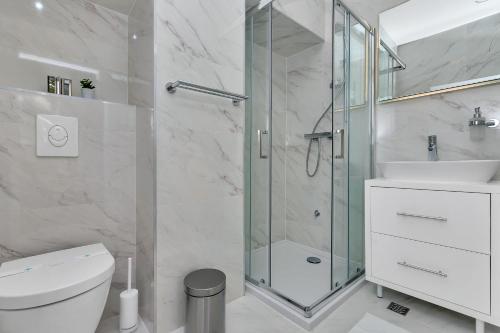 Un baño de Luxury Rooms Paradise Garden