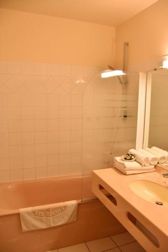 Ένα μπάνιο στο Hotel Les Mazets Des Roches