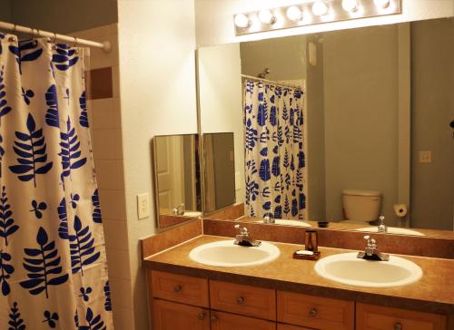 a bathroom with two sinks and a large mirror at Walts Magical Getaway in Davenport