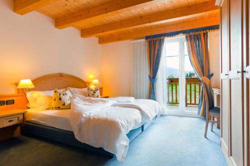 Кровать или кровати в номере Nature Wellness Hotel Renato