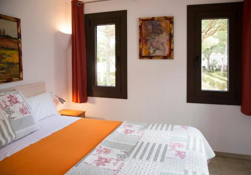 Un pat sau paturi într-o cameră la Casa Pinyera - Plus Costa Brava