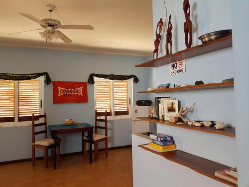 a kitchen with a table and chairs and a ceiling fan at Studio Mira Mare in Sal Rei