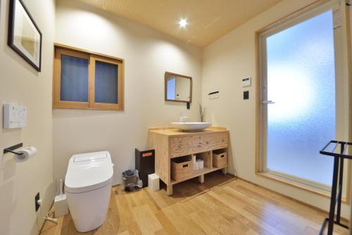 Bilik mandi di Luxury Machiya Takeya Nishijin