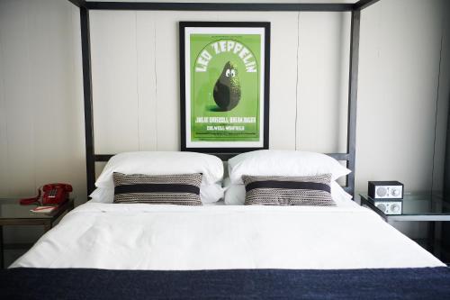 Phoenix Hotel Image