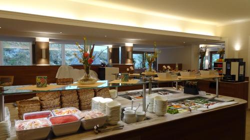 a buffet in a restaurant with plates of food at Gesundheitszentrum Bärenhof in Bad Gastein