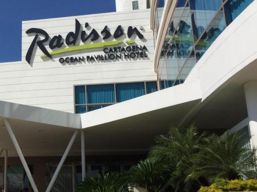 vistas a la parte delantera del edificio en Luxury Apartment in Ocean Pavillion Hotel, en Cartagena de Indias
