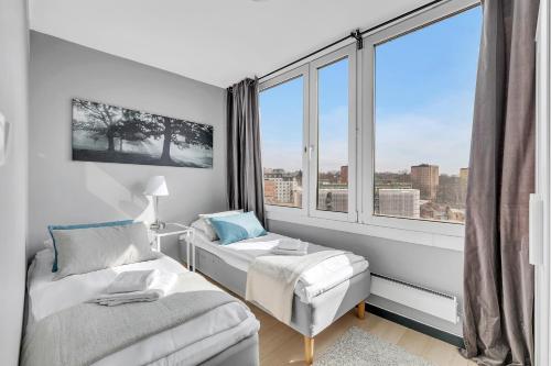 Tempat tidur dalam kamar di Forenom Serviced Apartments Oslo Rosenhoff