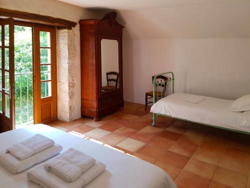 Ένα ή περισσότερα κρεβάτια σε δωμάτιο στο House with private, heated swimming pool and nature park, beautiful views