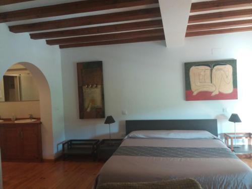 a bedroom with a bed in a room at Casa Rural de Benjamin Palencia in Villafranca de la Sierra