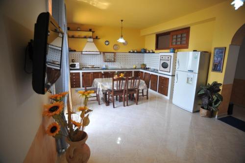 Η κουζίνα ή μικρή κουζίνα στο Casa Luisa & Milu , Coastal Retreats in Furore!