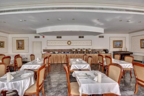 Gallery image of Al Khalidiah Resort in Sharjah