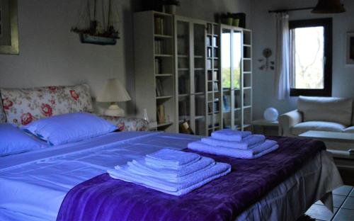 Ένα ή περισσότερα κρεβάτια σε δωμάτιο στο Sonia's House with Garden