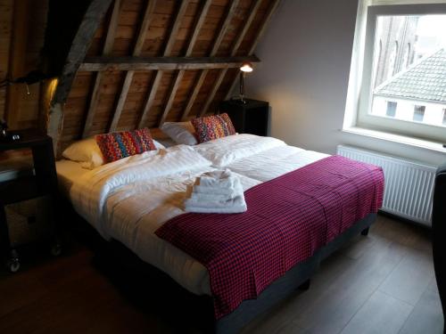 מיטה או מיטות בחדר ב-B&B Museumkwartier Schiedam