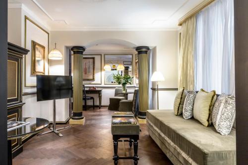 a living room with a couch and a television at Splendid Venice - Starhotels Collezione in Venice