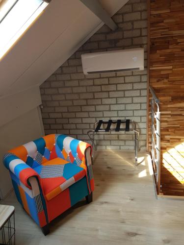 Zona de estar de Het Gildehuis met sauna en jacuzzi
