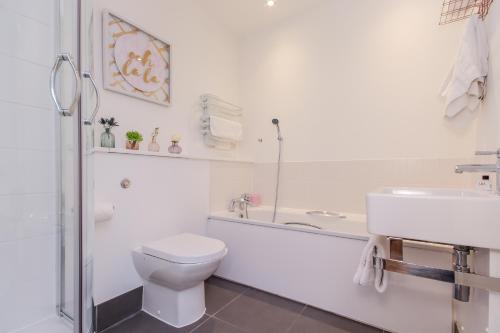 a white bathroom with a toilet and a sink at Oxfordshire Living - The Alice Apartment - Oxford in Oxford