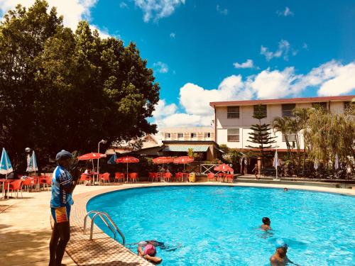 Bazén v ubytovaní Motel d'Antananarivo alebo v jeho blízkosti