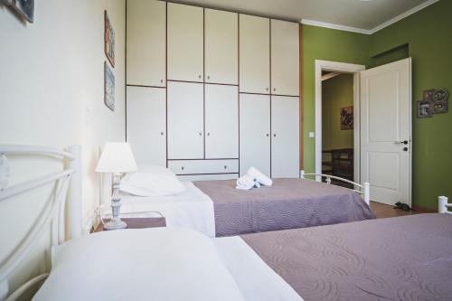 Łóżko lub łóżka w pokoju w obiekcie Birdsing Cottage