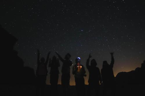 Clientes alojados en Wadi Rum Sky Tours & Camp