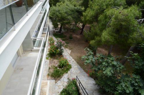 an aerial view of a garden on a building at Kineta Apartments in Kineta