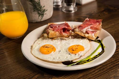 Jídlo v hotelu nebo okolí