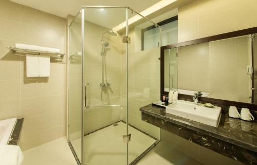 Koupelna v ubytování Muong Thanh Hanoi Centre Hotel
