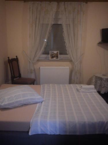 Postel nebo postele na pokoji v ubytování Hotel zur Küferschenke