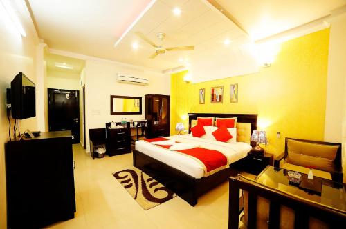 Hotel Yog Vashishth tesisinde bir odada yatak veya yataklar