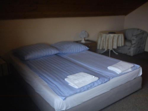 Postel nebo postele na pokoji v ubytování Hotel zur Küferschenke