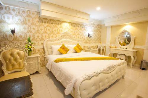 Кровать или кровати в номере Chokdee Place