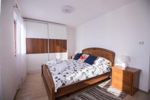 מיטה או מיטות בחדר ב-Sunrise Apartments