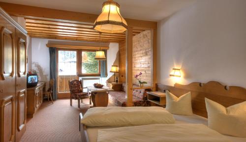 A bed or beds in a room at Haus am Mühlanger