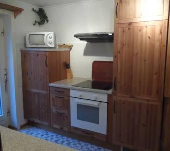 Kuchyň nebo kuchyňský kout v ubytování Altes Tagelöhnerhaus von 1510 mit Garten und Parkplatz