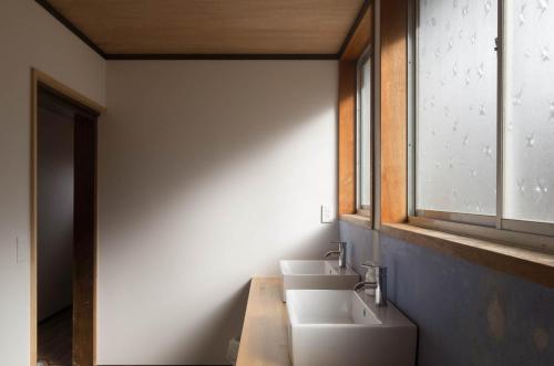 Kamar mandi di Shirakawago Guest House Kei