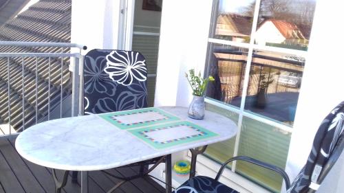 a table and a chair on a porch at Ferienhaus Kaptein Meyer in Zingst