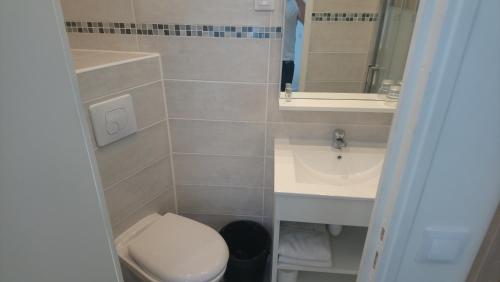 Bilik mandi di Hotel Rivoli