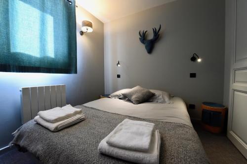 a bedroom with a bed with towels on it at Au Selaou 34 in Val Thorens