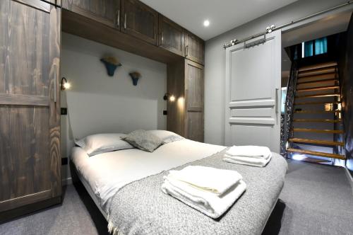a bedroom with a bed with towels on it at Au Selaou 34 in Val Thorens
