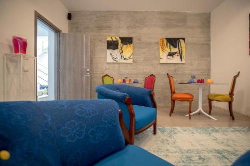 a living room with chairs and a table at B&B Cantiere dell'anima - Rooms of art in Trapani