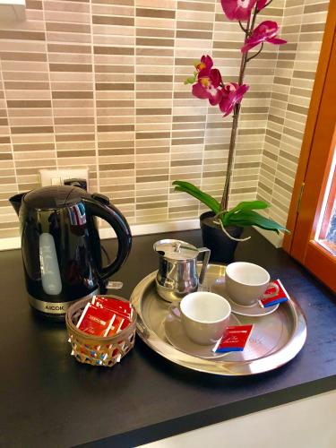Set per la preparazione di tè e caffè presso Hotel Ariel Silva