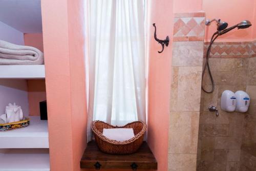 Koupelna v ubytování El Encanto Inn & Suites