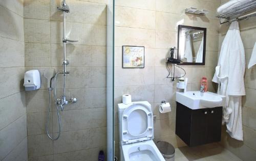 
A bathroom at Villa Nina Hotel & Lounge bar
